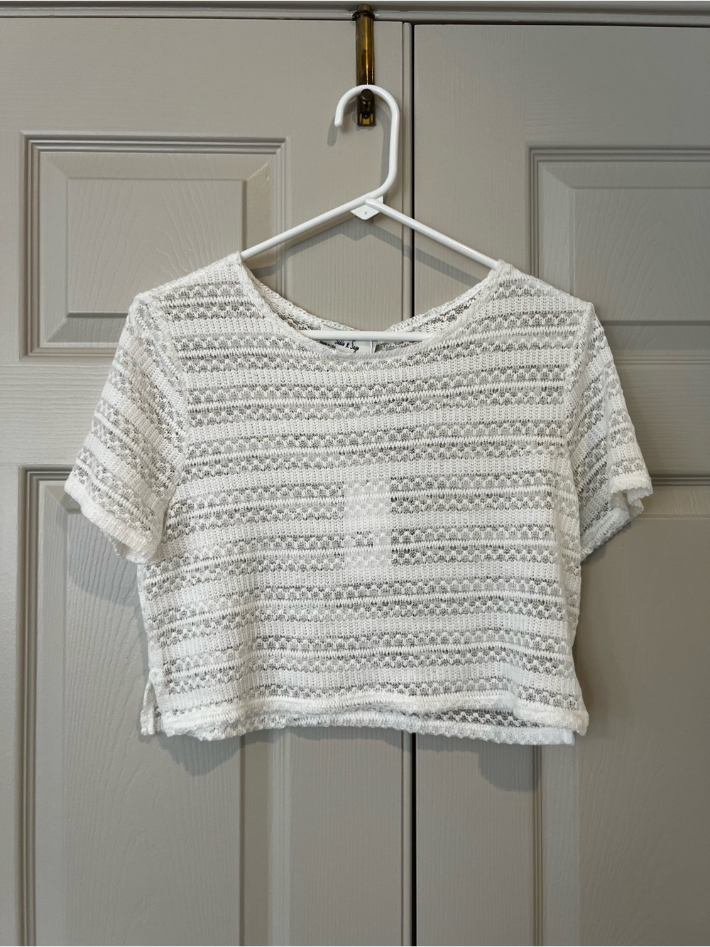 Sadie & Sage White Cropped Lace Knit Tee